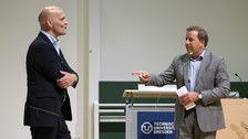 Benjamin List wird von Professor Kirschbaum vorgestellt 