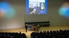 Benjamin List und volle Reihen 