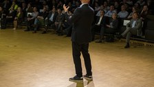 Benjamin List vor vollen Reihen
