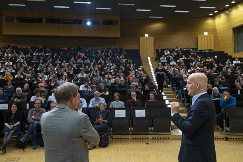 Benjamin List beantwortet Fragen