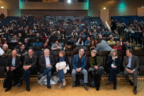 Blick in den vollbesetzten Audimax.