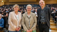 Bild von Prof. Dr. Angela Rösen-Wolff, Prof. Dr. Anne L´Huillier und Prof. Dr. Carsten Timm