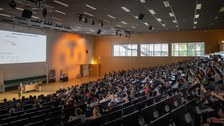 Weite Aufnahme des Audimax der TU Dresden