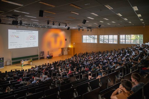 Weite Aufnahme des Audimax der TU Dresden