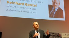 Prof. Dr. Carsten Timm stellt den Nobelpreisträger Reinhard Genzel vor