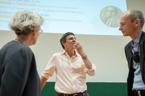 Vor dem Vortrag. Prof. Didier Queloz im Gespräch mit Prof. Dr. Ursula M. Staudinger und Prof. Dr. Carsten Timm 