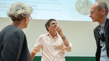 Vor dem Vortrag. Prof. Didier Queloz im Gespräch mit Prof. Dr. Ursula M. Staudinger und Prof. Dr. Carsten Timm 