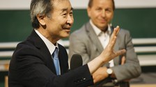 Nobelpreisträger Kajita mit Prof. Kirschbaum