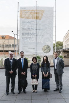 Nobelpreisträger Kajita mit Familie