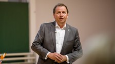 Prof. Dr. Kirschbaum im Audimax der TUD