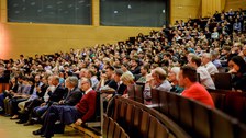 Tom Südhof im Audimax der TU Dresden
