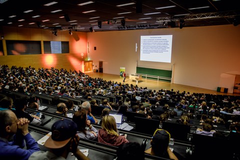 Tom Südhof im Audimax der TU Dresden
