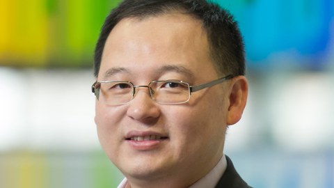 Porträtaufnahme von Prof. Feng
