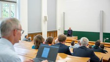Personen im Hörsaal