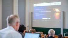 Blick auf die Präsentation.
