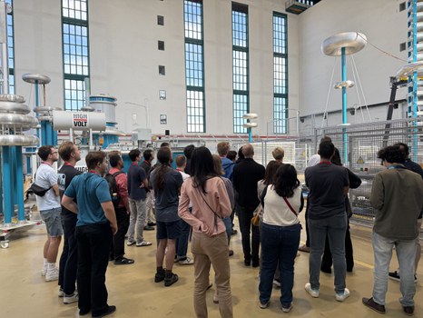 Besuch Studierende Testhalle Highvolt