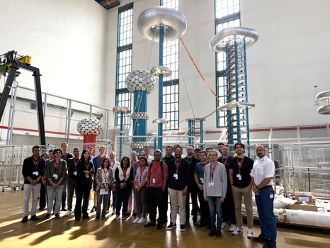 Gruppenbild in Testhalle