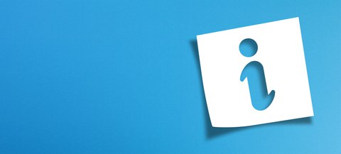 Note paper and information sign with copy space on panoramic blue background  