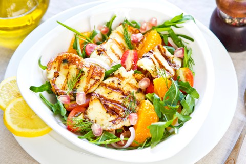 colourful salad with Halloumi
