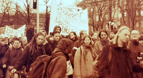The photo shows Katja Kipping at student protests at the end of the 90's.