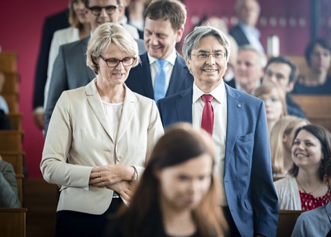 Plenum, Eingang Rektor und Bundesministerin