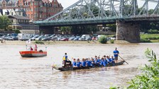 Drachenbootrennen beim Elbhangfest am Blauen Wunder