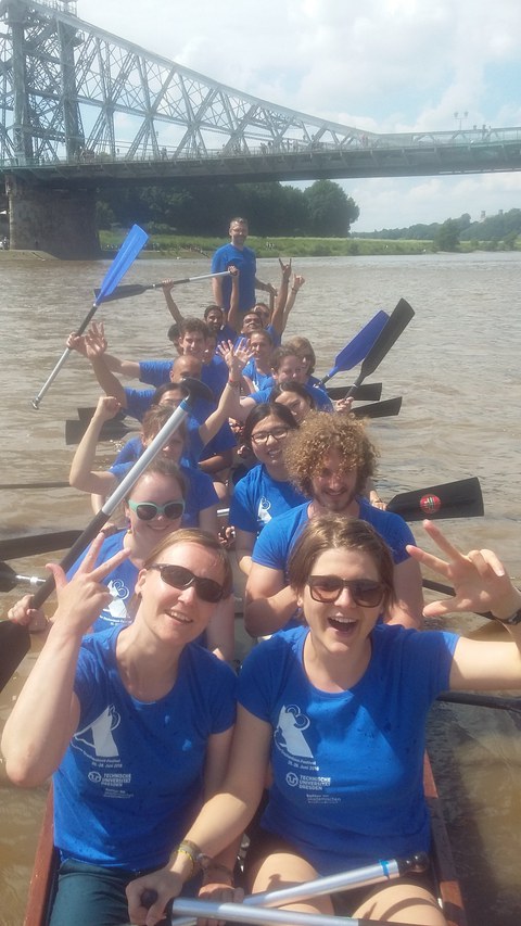 Drachenbootrennen beim Elbhangfest am Blauen Wunder