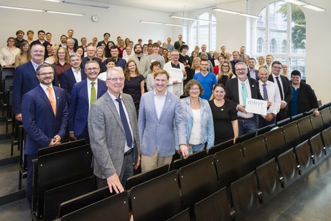 Gruppenfoto MINT Schulen Ehrung 25