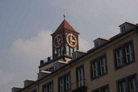 Weberplatz mit Gebäude