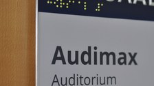 Türschild mit Wechselrahmen Hörsaalzentrum