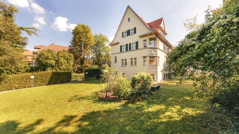 Foto: Außenaufnahme des Gästehaus Einsteinstrasse
