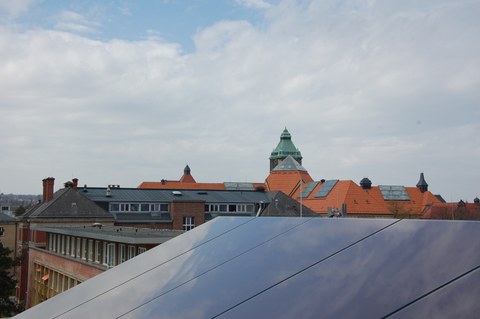 PV Versuchsanlage auf dem ZET, im Hintgrund der Schumann-Bau