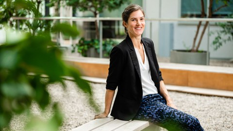 Porträtfoto Elena Hassinger