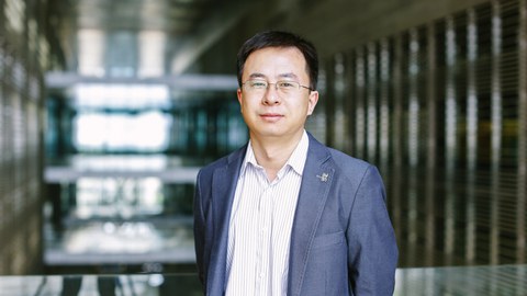 Porträtfoto Prof. Yu Han