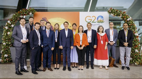 Gruppenfoto mit Bundesgesundheitsminister Lauterbach