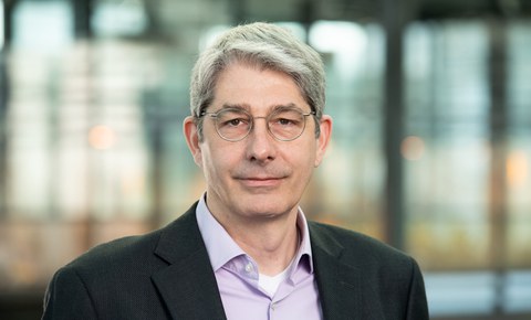 Portraitfoto Prof. Michael Rother 