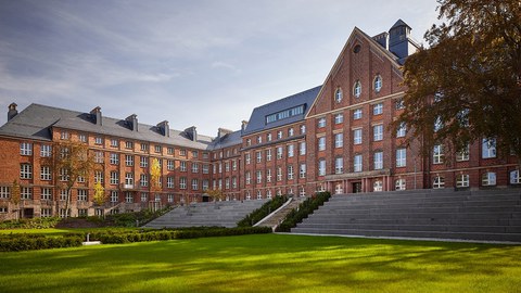 Außenansicht des Fritz-Foerster-Baus der TU Dresden