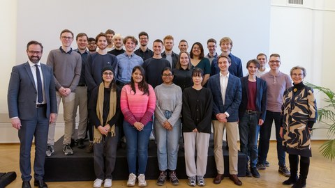 Gruppe Studierende bei der Verabschiedung nach Taiwan