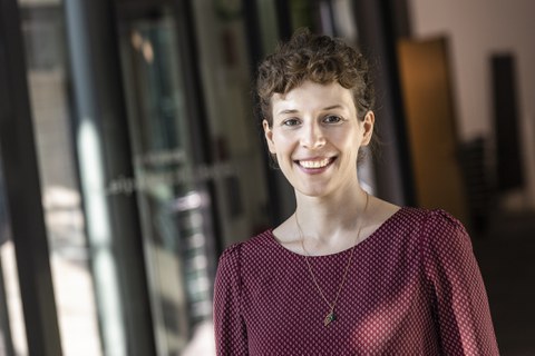 Porträtfoto von Prof. Sina Leipold.