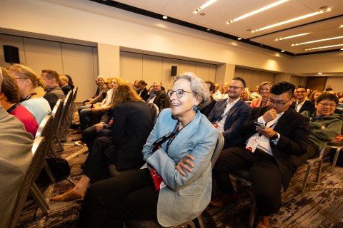 Foto von TUD-Rektorin Ursula Staudinger im Publikum der GAIN-Konferenz.
