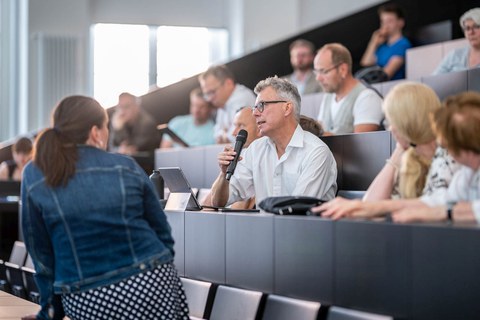 Anregungen und Informationen gab es auch von Dr. Marcus van Reimersdahl, Stellvertretender Referatsleiter Hochschulbau im Sächsischen Staatsministerium für Wissenschaft, Kunst und Tourismus.