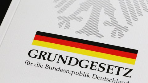 Foto des Buchtitels vom Grundgesetz der Bundesrepublik Deutschland.