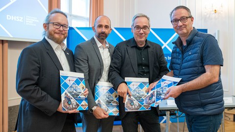 From left to right: Alexander E. Müller (Chancellor HTW), Marko Schimke (DHSZ), Jan Gerken (Chancellor TUD), Jan Donhauser (First Mayor LHS DD).