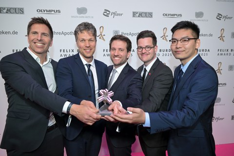 Verleihung der Felix Burda Awards 2025 (v.l.n.r.): Dietmar Frey (Director Charité Lab for Artificial Intelligence in Medicine, Laudator), Daniel Truhn (Klinik für Diagnostische und Interventionelle Radiologie, Uniklinik RWTH Aachen), Jakob Nikolas Kather 