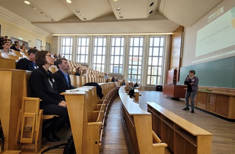 Prof. Dr Roswitha Böhm, Vice-Rector for University Culture, TUD (1st from the front), and Dr Stephan Geifes, Director, NA DAAD (2nd from the front) at the launch in the Schönfeld lecture theatre.
