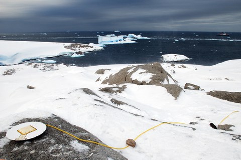GNSS campaign site Pine Island Bay, West Antarctica.