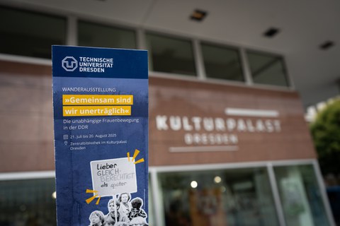 Flyer zur Wanderausstellung "Gemeinsam sind wir unerträglich".
