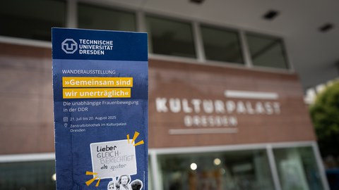 Flyer zur Wanderausstellung "Gemeinsam sind wir unerträglich".
