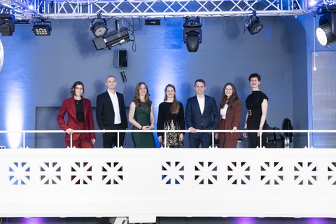 Gruppenfoto der Preisträgerinnen und Preisträger des Klartextpreises der Klaus Tschira Stiftung.