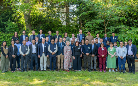 Gruppenfoto der Teilnehmerinnen und Teilnehmer des Heritage Netzwerks im Freien.